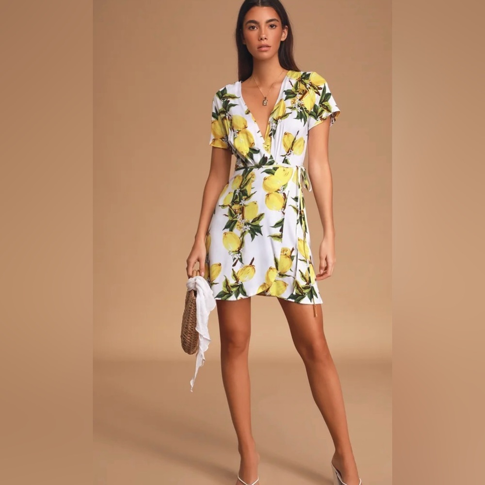 Lulus a la tart lemon print wrap dress size S